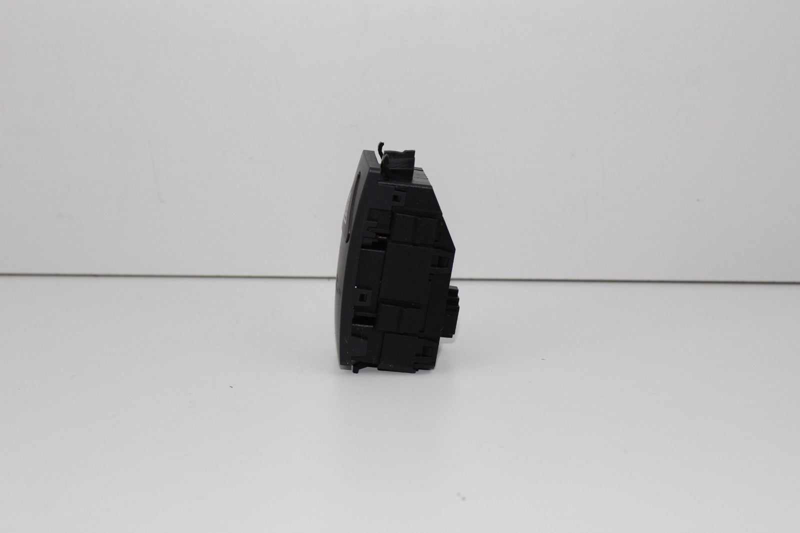 2010-13 MERCEDES E350 HAZARD WARNING LIGHT SWITCH OEM 2129052600