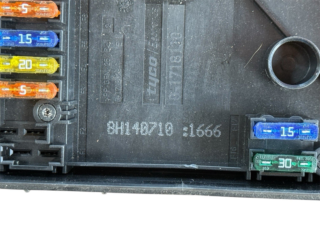 2010-2014 Volkswagen Jetta Fusebox Fuse Box Relay Module OEM  0-1718130