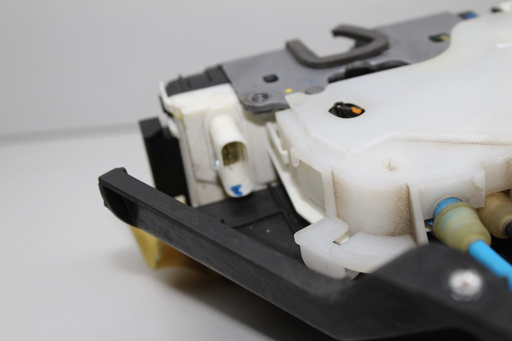 2008-13 MERCEDES BENZ E350 REAR RIGHT DOOR LOCK DRIVER SIDE OEM
