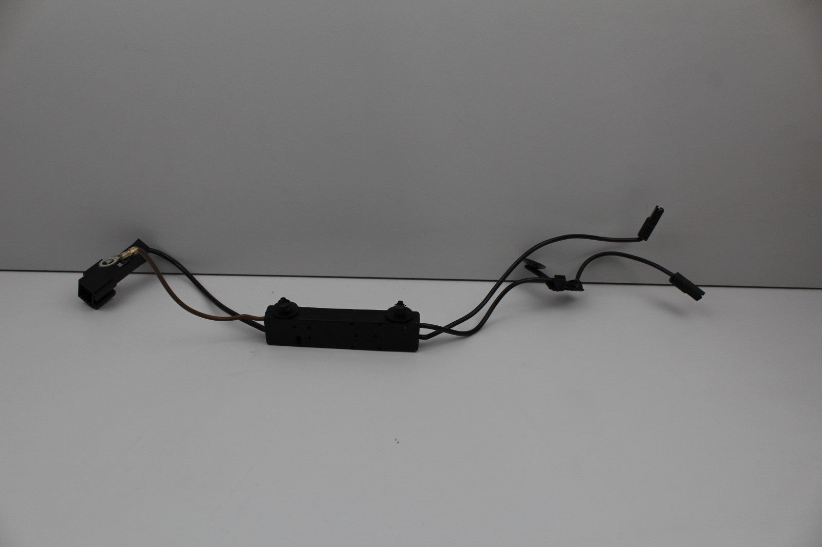 2010-16 MERCEDES E350 ANTENNA NOSIE FILTER MODULE OEM A2128704589