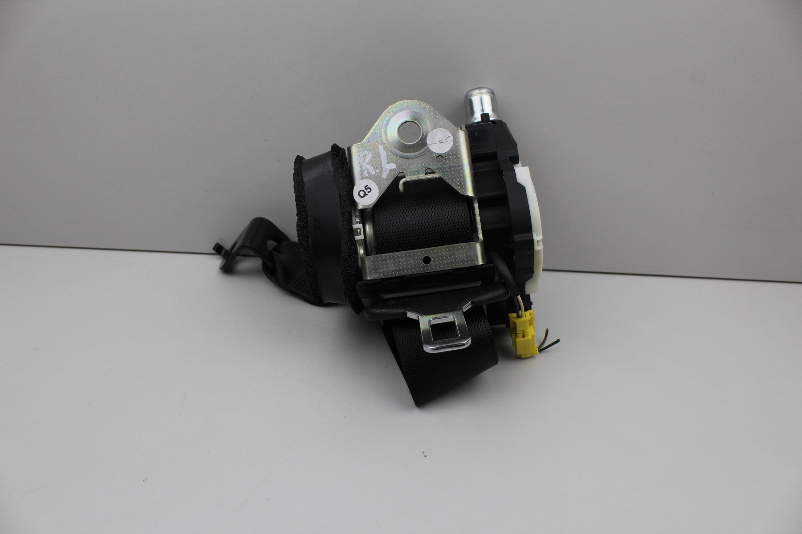 2010-16 MERCEDES E350 REAR LEFT SEAT BELT RETRACTOR OEM 2128600385