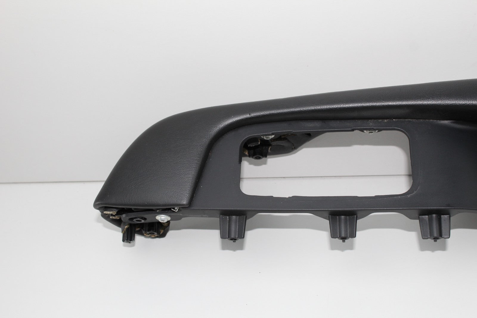 2015 DODGE CHALLENGER DRIVER SIDE DOOR ARMREST HANDLE OEM