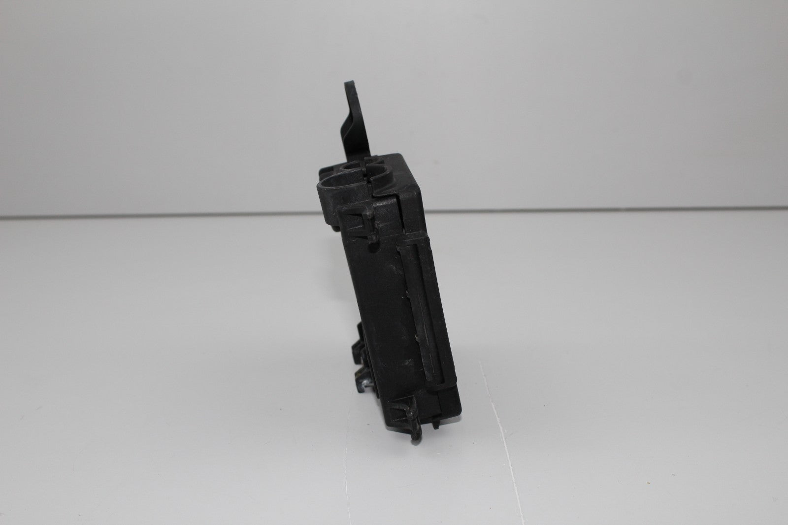 2009-12 AUDI A4 BATTERY JUNCTION BOX OEM 8K0937517A