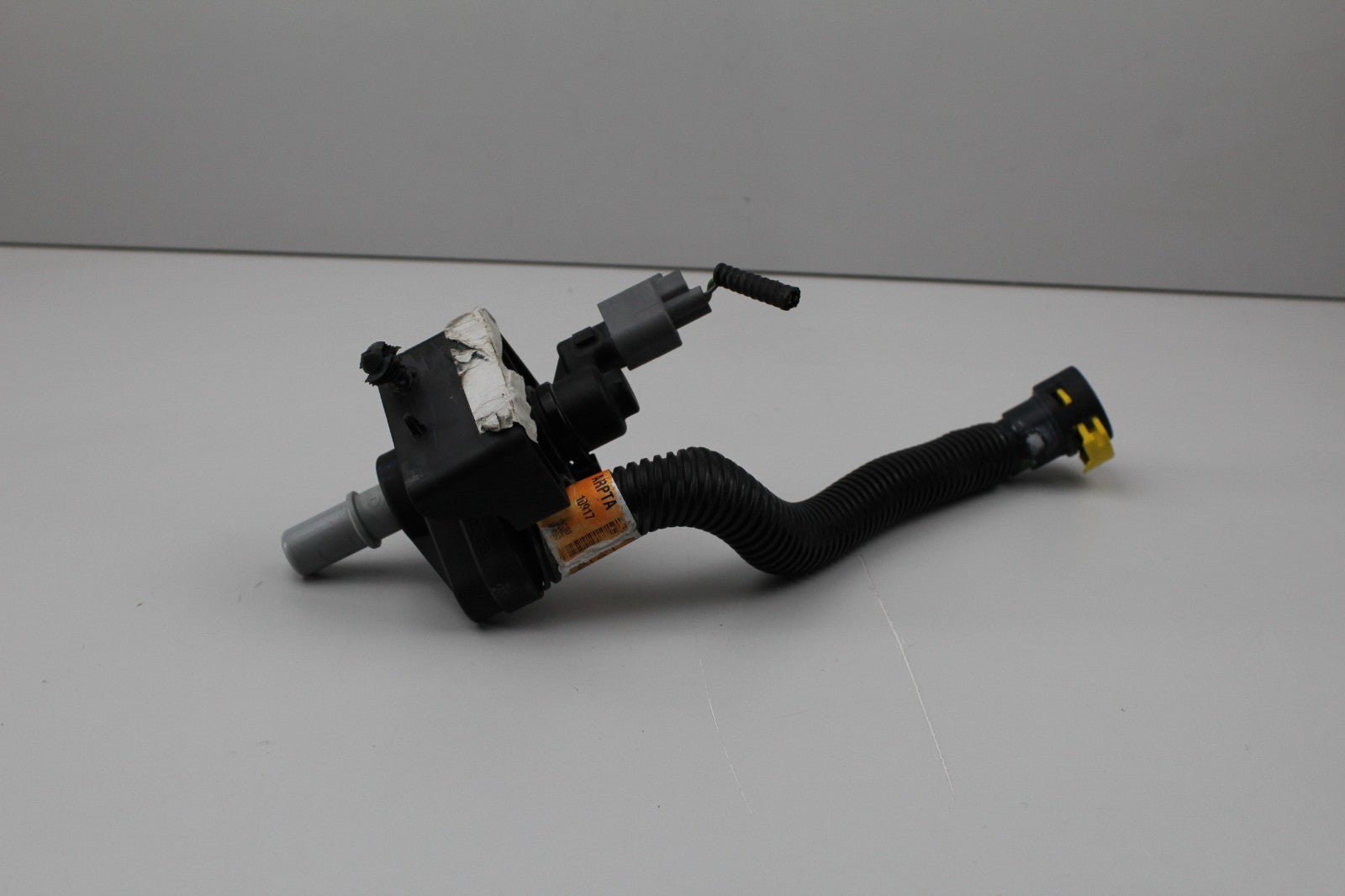2917-2020 LINCOLN MKZ FUEL VAPOR VALVE WITH HOSE OEM HG939D333