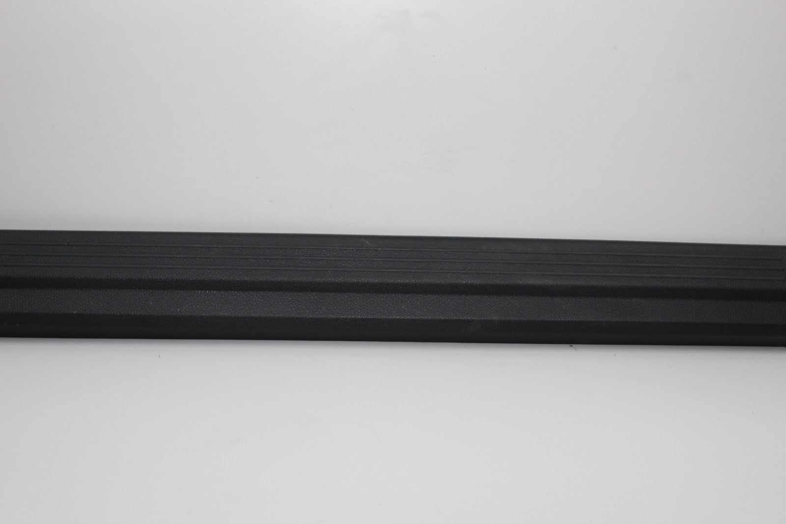 10-16 MERCEDES E350 FRONT LEFT DOOR SCUFF TRIM PANNEL COVER OEM 2126860136