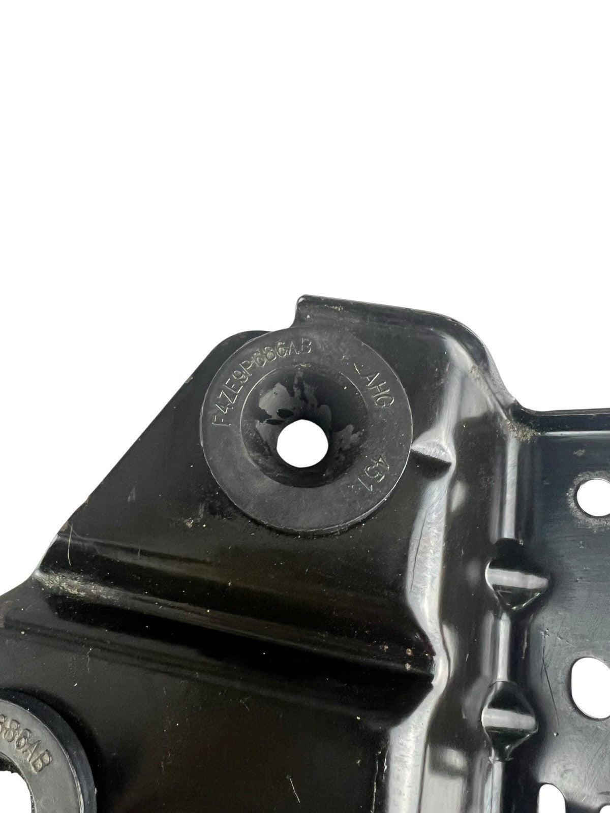 2010-12 FORD TAURUS LEFT ENGINE AIR CLEANER MOUNT BRACKET OEM F4ZE9P686AB