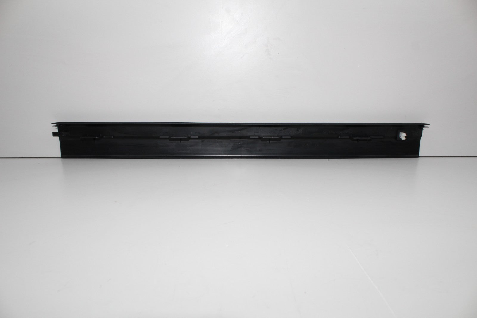 10-16 MERCEDES E350 FRONT LEFT DOOR SCUFF TRIM PANNEL COVER OEM 2126860136
