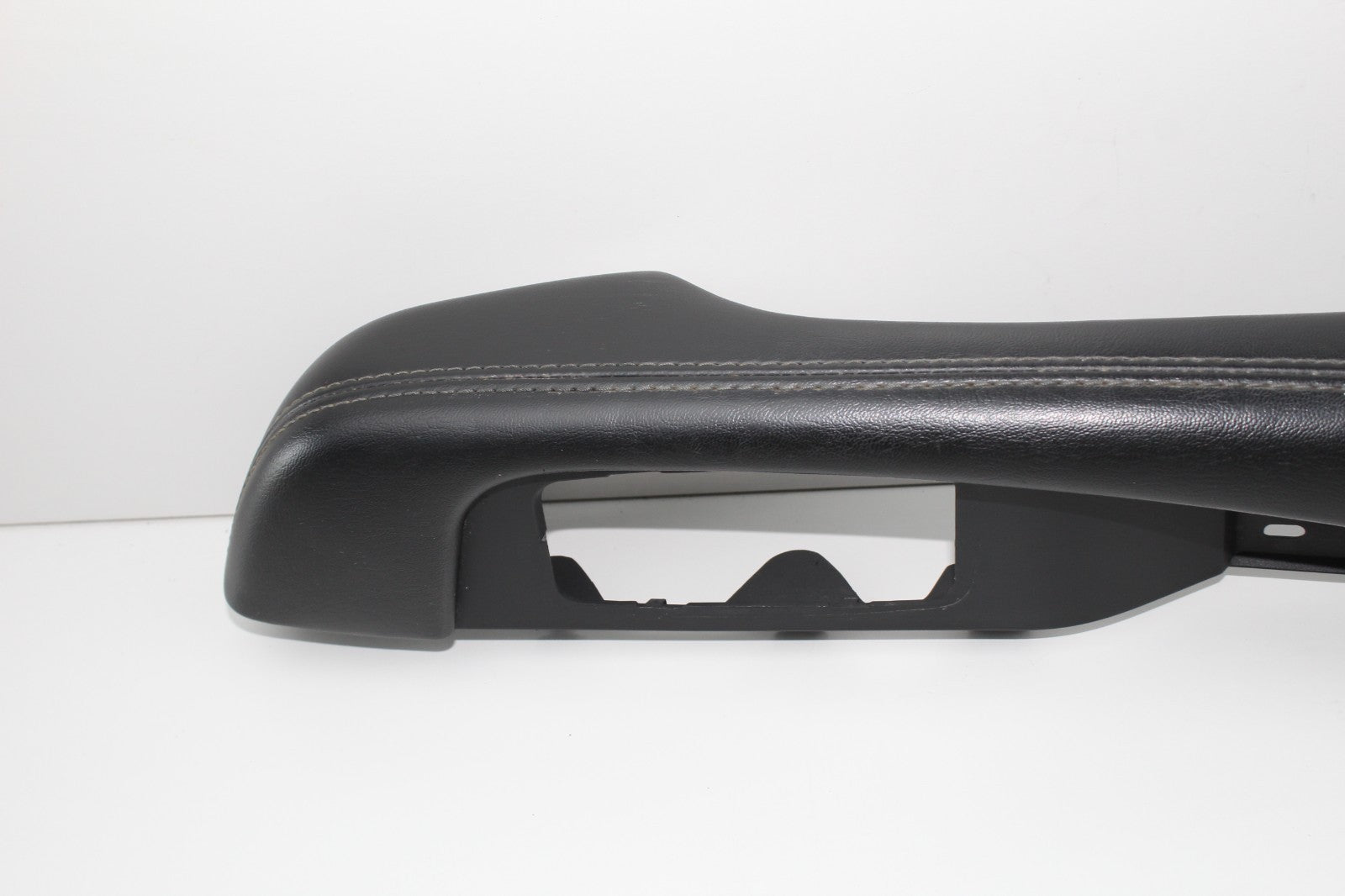 2015 DODGE CHALLENGER DRIVER SIDE DOOR ARMREST HANDLE OEM