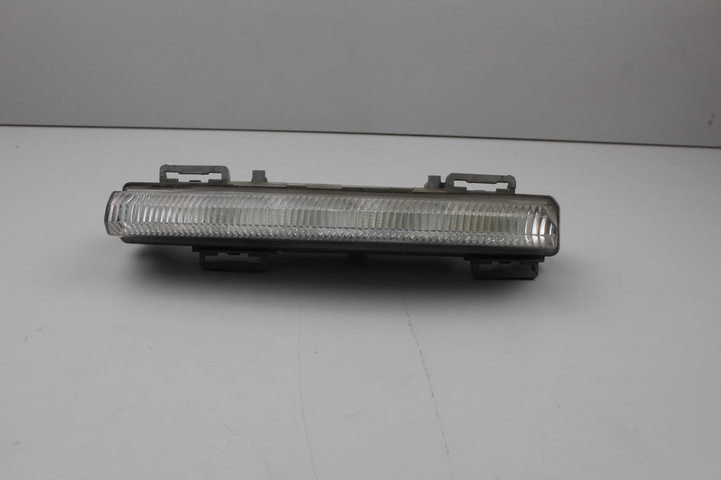 2010-13 MERCEDES E350 FRONT LEFT DRIVER SIDE GRILLE LIGHT OEM A2049068900
