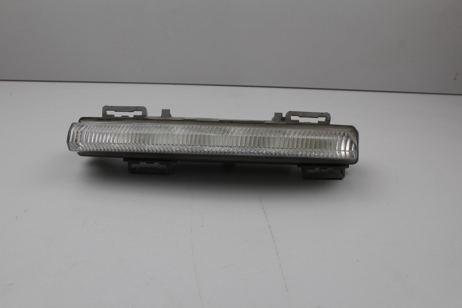 2010-13 MERCEDES E350 FRONT LEFT DRIVER SIDE GRILLE LIGHT OEM A2049068900