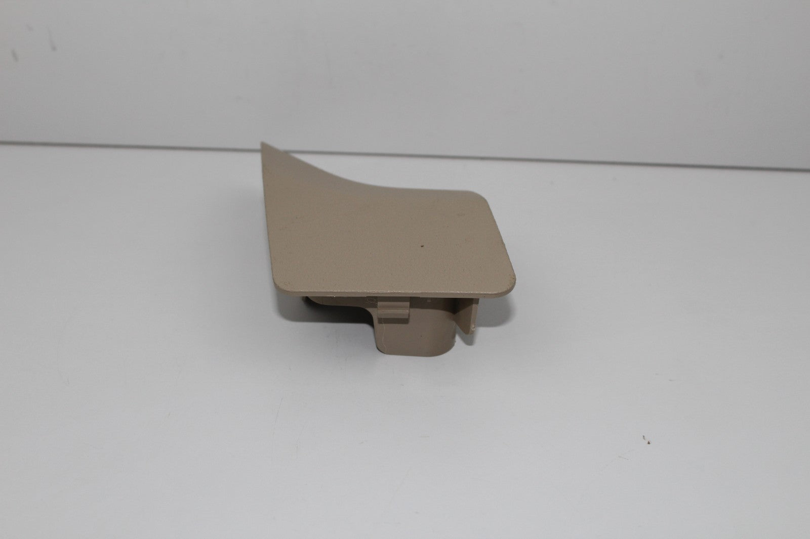 10-16 MERCEDES E350 FRONT LEFT DRIVER SIDE SEAT BELT TRIM COVER OEM A2129181130