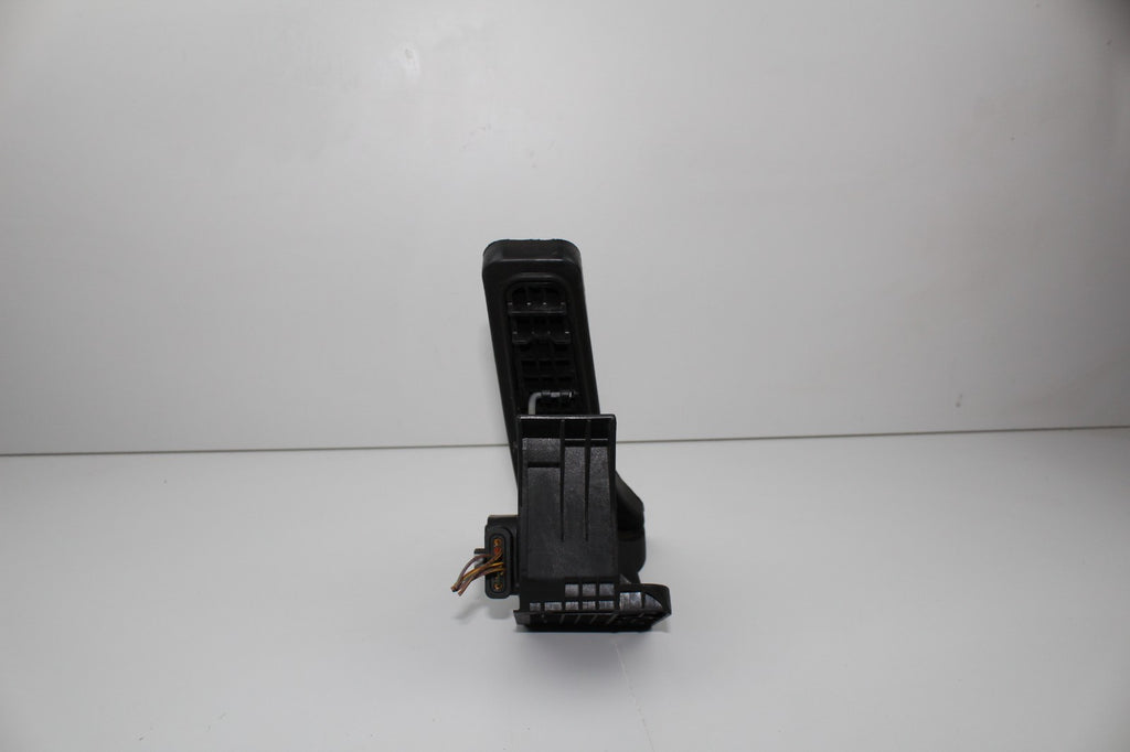 2010-16 MERCEDES E350 GAS PADAL OEM A2043001104