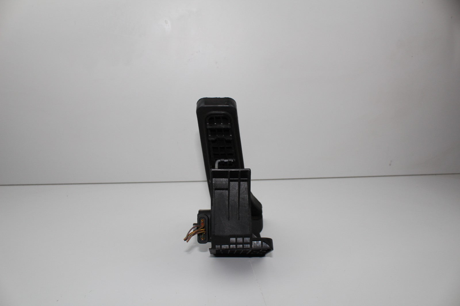 2010-16 MERCEDES E350 GAS PADAL OEM A2043001104