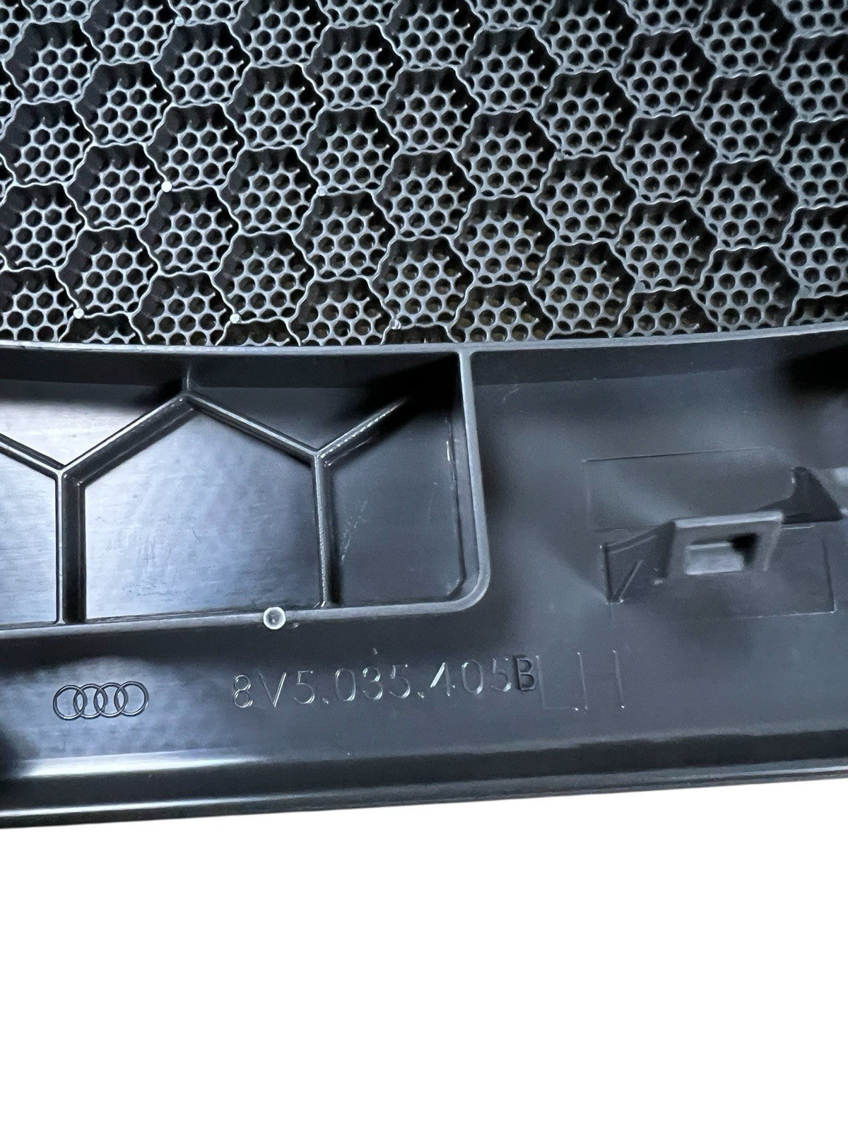 2015 - 2018 AUDI A3 REAR LEFT SIDE PARCEL SHELF SPEAKER COVER 8V5035405B OEM .
