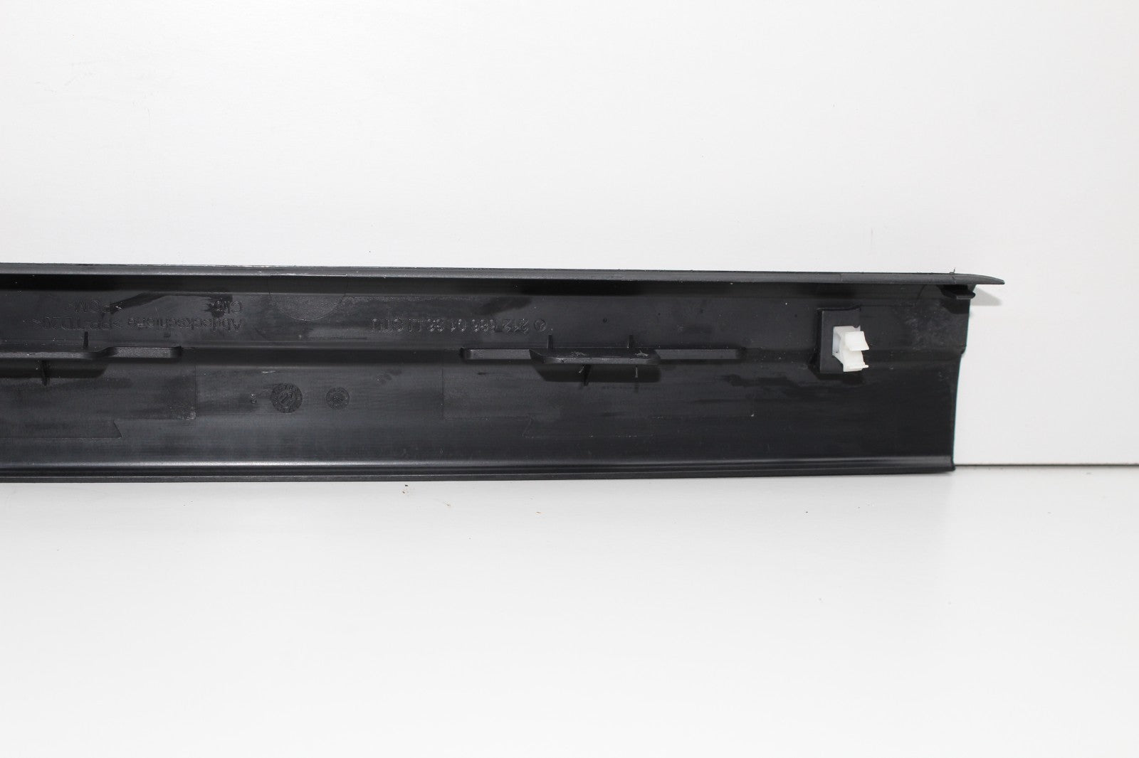 10-16 MERCEDES E350 FRONT LEFT DOOR SCUFF TRIM PANNEL COVER OEM 2126860136