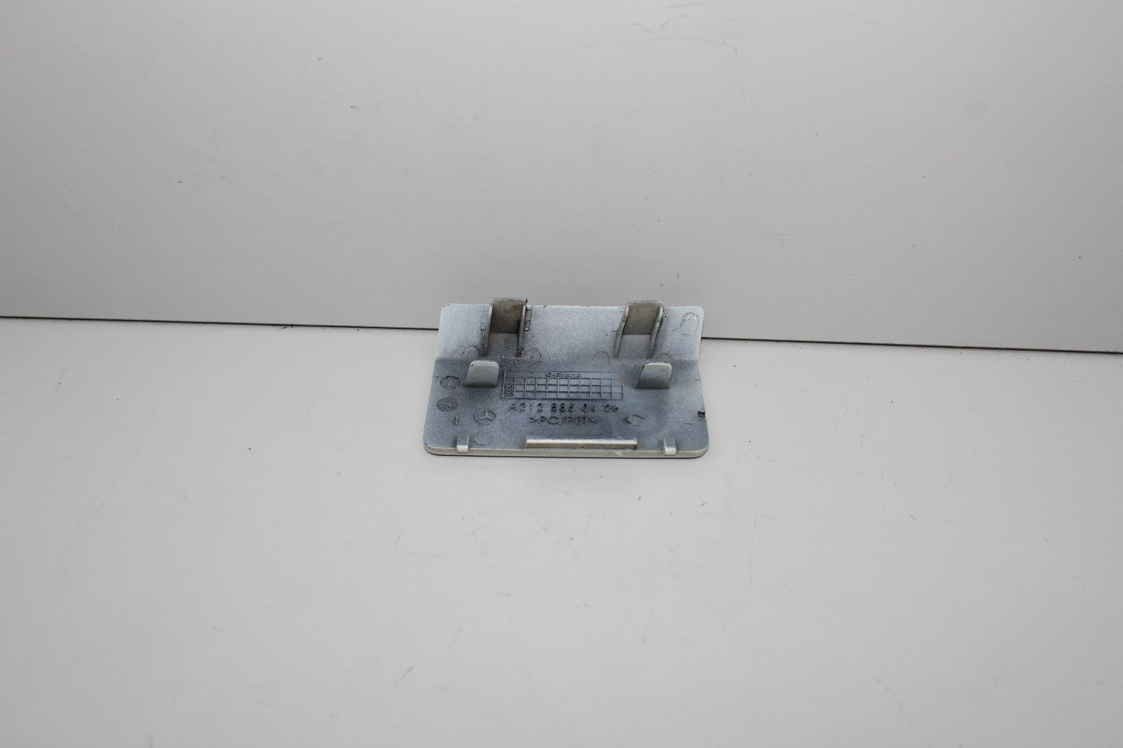 2010-13 MERCEDES E-CLASS REAR BUMPER TOW HOOK CAP OEM A2128850426