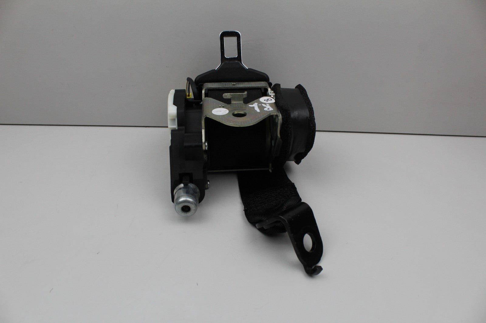 2010-16 MERCEDES E350 REAR LEFT SEAT BELT RETRACTOR OEM 2128600385