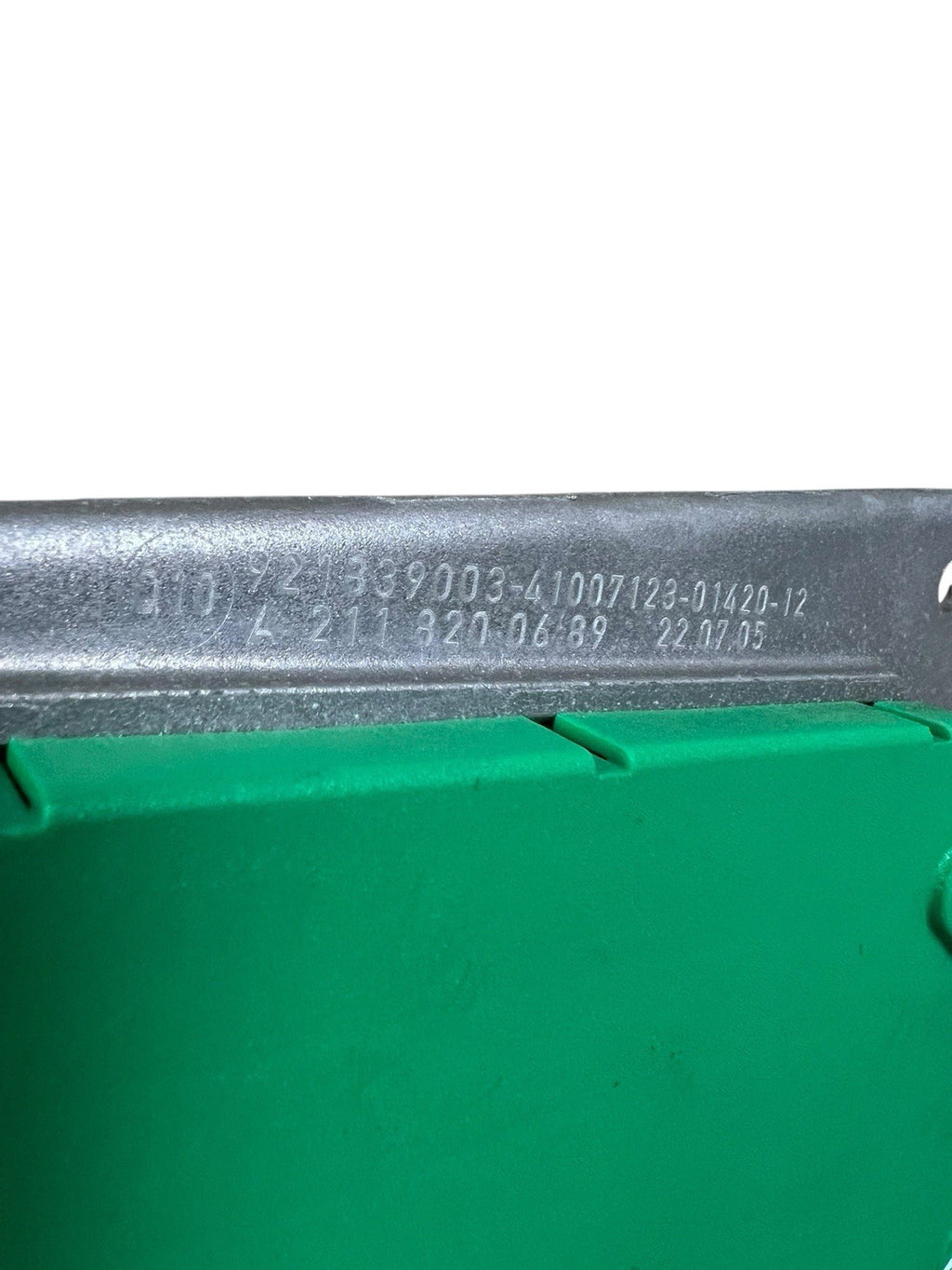 06-09 MERCEDES E350 Left  ANTENNA STEREO AMPLIFIER BOOSTER A2118200689 OEM