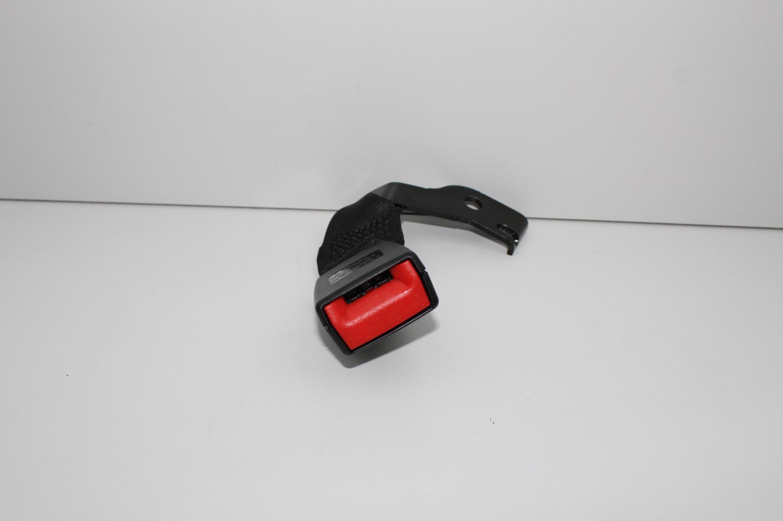 2010-2016 Mercedes-Benz W212 E350 Rear Right Side CENTER Seat Belt Buckle OEM