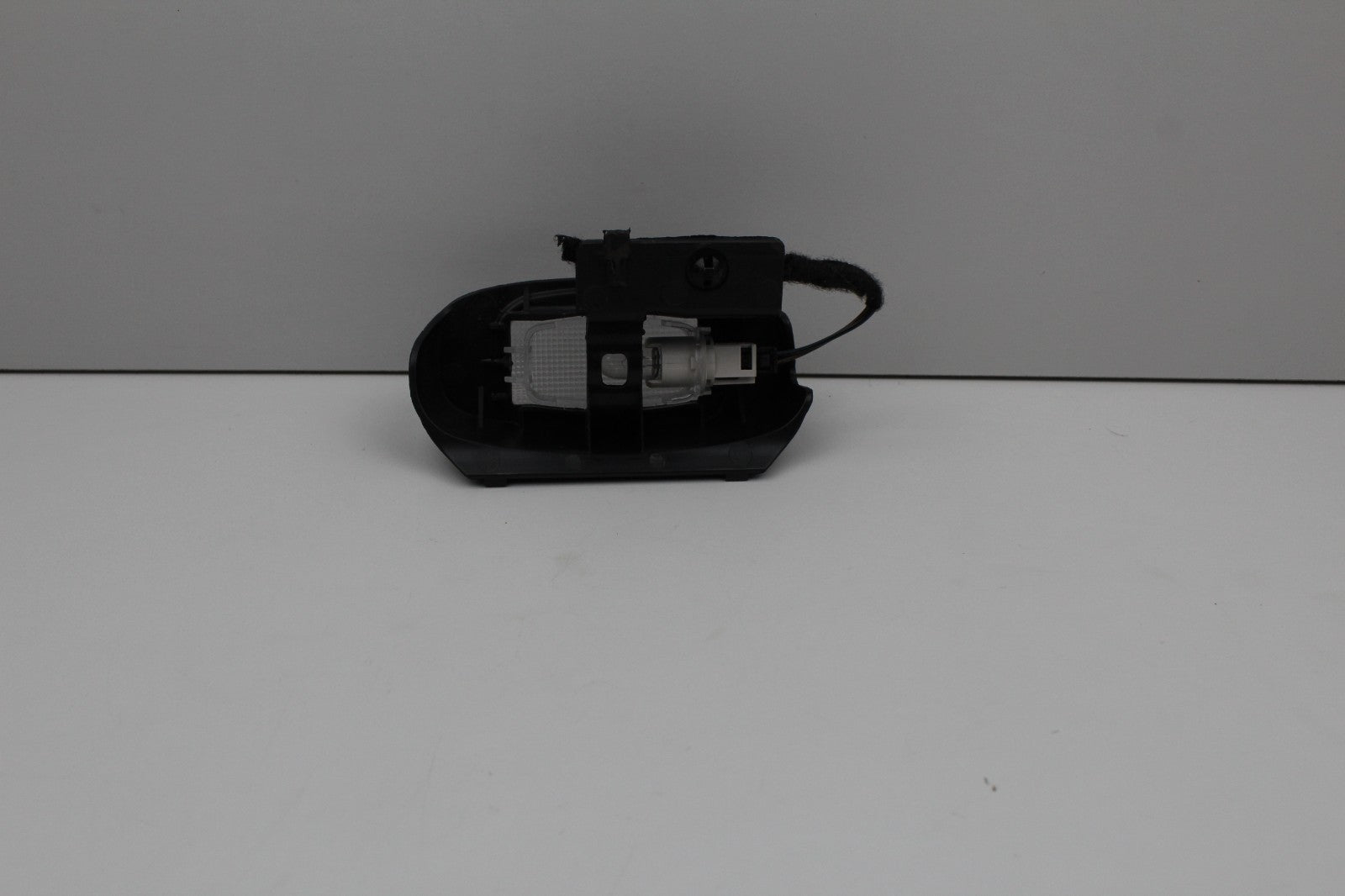 2010-16 MERCEDES E350 FRONT RIGHT INTERIORDOME LIGHT OEM A2129140010