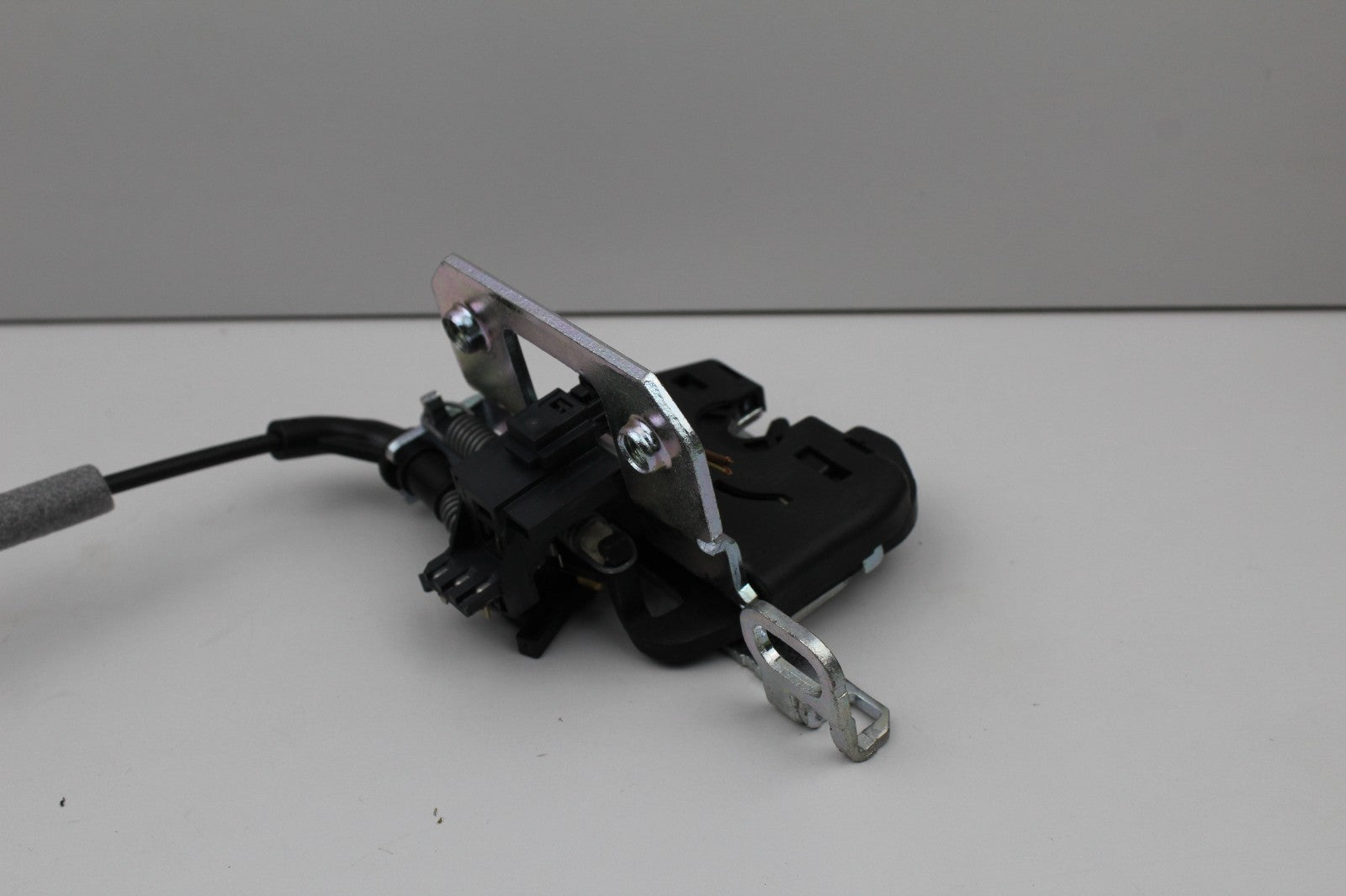 2010-16 MERCEDES E350 REAR LEFT OR RIGHT SEAT BACKREST HANDLE OEM A2049200164