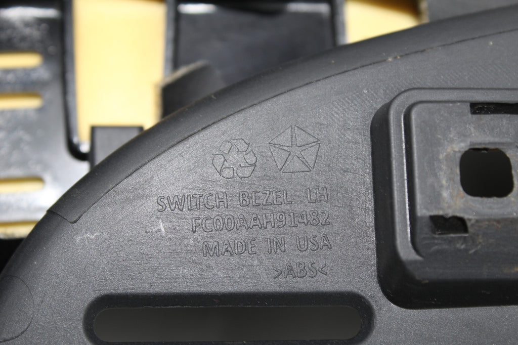 2015 DODGE CHALLENGER DRIVER SIDE DOOR ARMREST HANDLE OEM