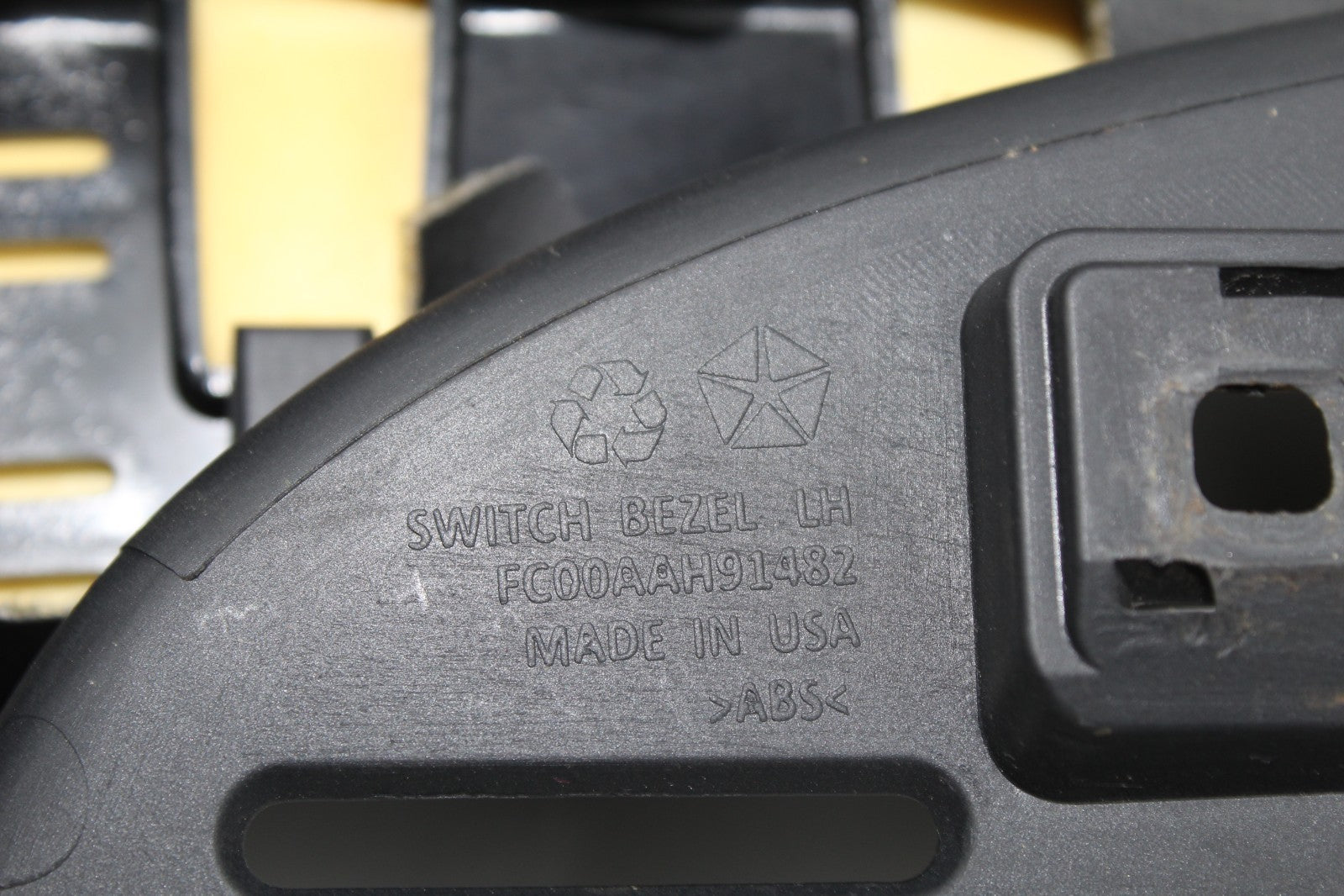 2015 DODGE CHALLENGER DRIVER SIDE DOOR ARMREST HANDLE OEM