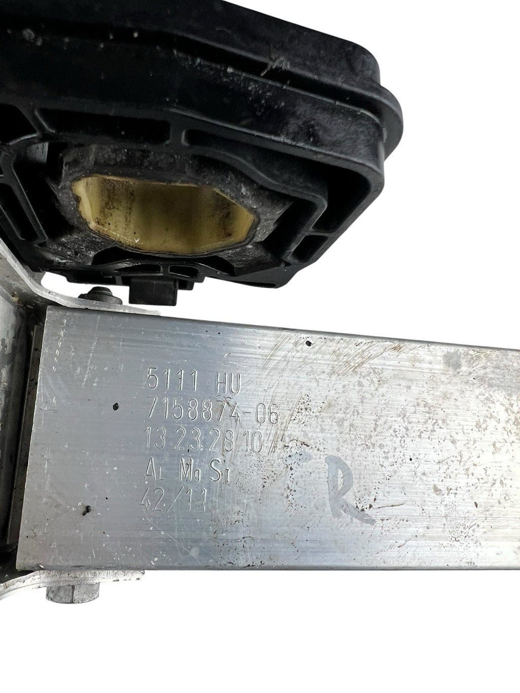 2011-2015 BMW 528  Front Right  Side Reinforcement Support Bracket OEM 71588706