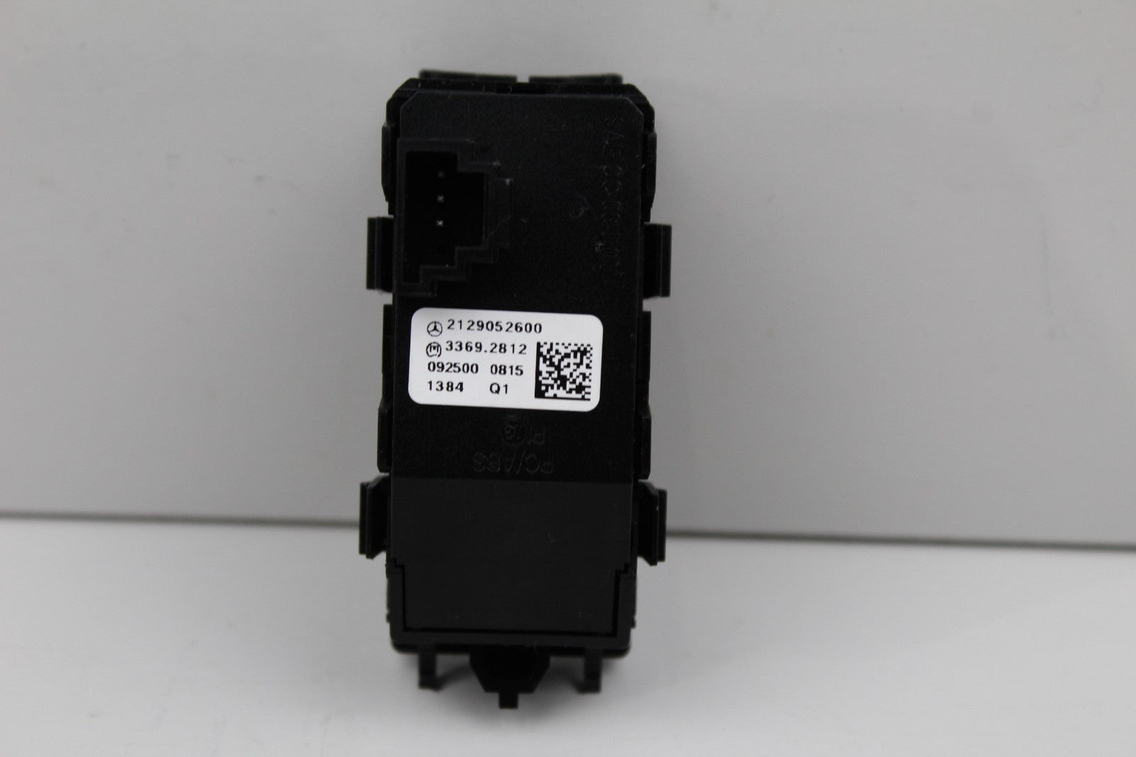 2010-13 MERCEDES E350 HAZARD WARNING LIGHT SWITCH OEM 2129052600