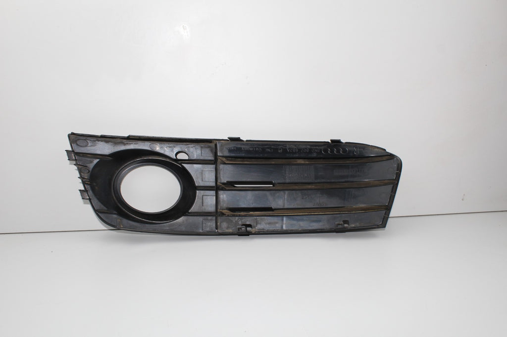 2009-12 AUDI A4 FRONT RIGHT FOG LIGHT GRILLE OEM 8K0807682A