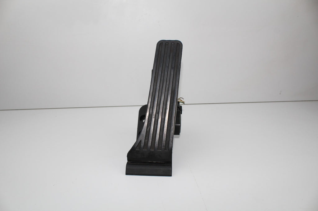 2010-16 MERCEDES E350 GAS PADAL OEM A2043001104