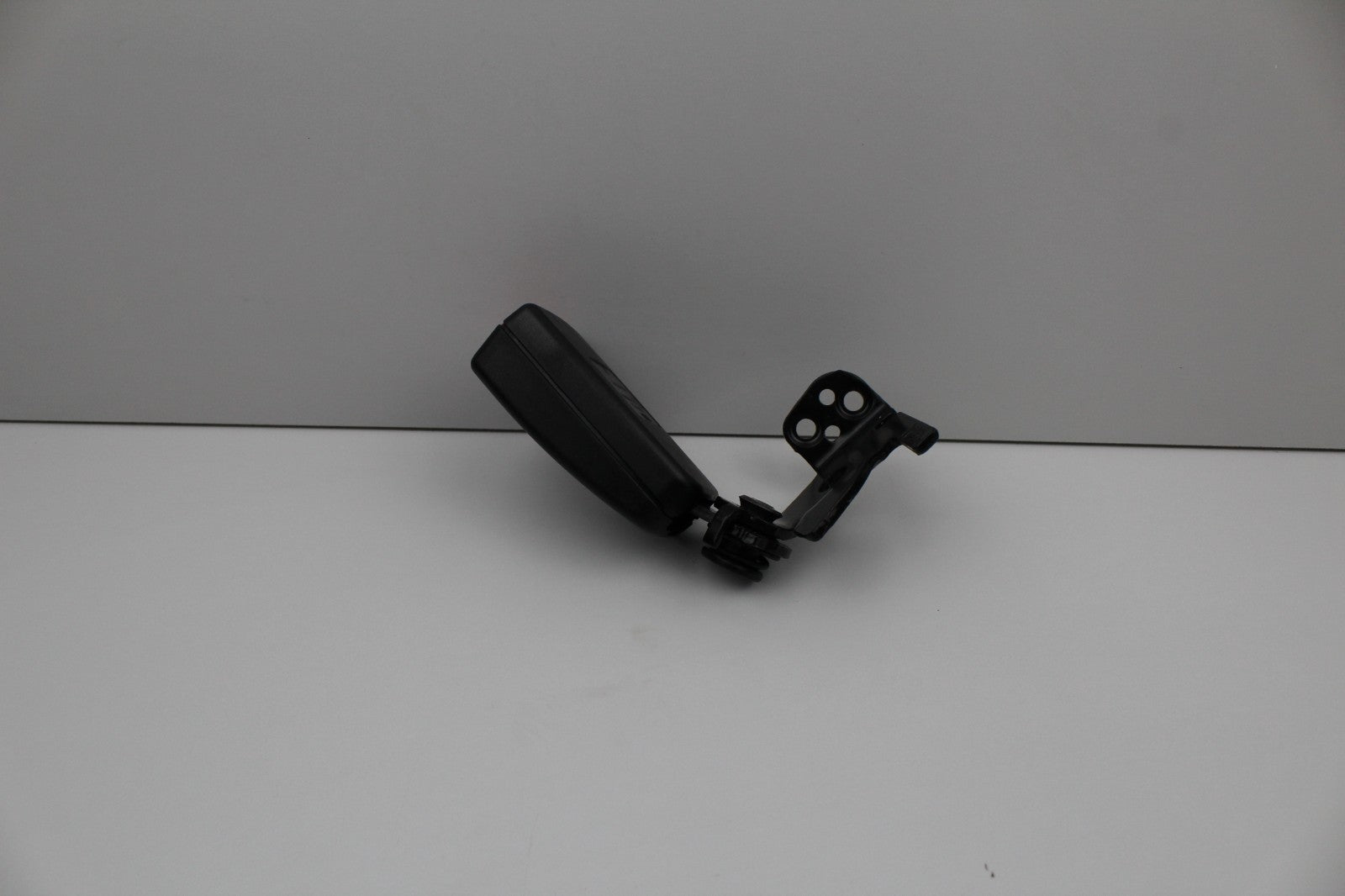 2011-16 MERCEDES E350 REAR RIGHT SEAT BUCKLE OEM 34026467B