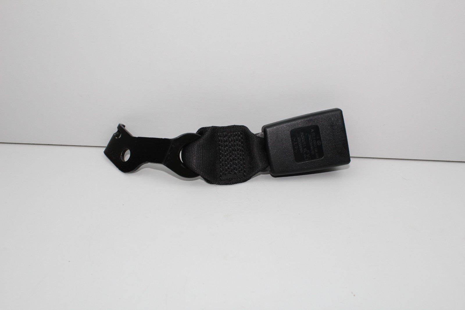 2010-2016 Mercedes-Benz W212 E350 Rear Right Side CENTER Seat Belt Buckle OEM