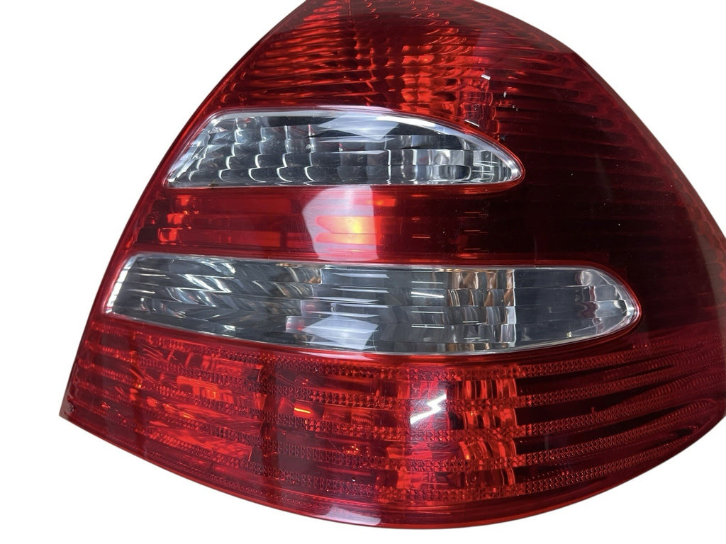 03-09 MERCEDES E350 REAR RIGHT PASSENGER SIDE TAIL LIGHT LAMP OEM A2118200454