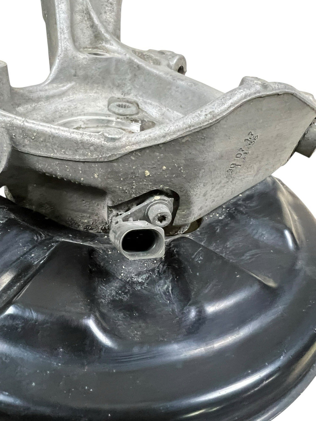 2015-2020 Audi Volkswagen A3 S3 Golf Rear Spindle Knuckle Hub LH Side 5Q0505435J