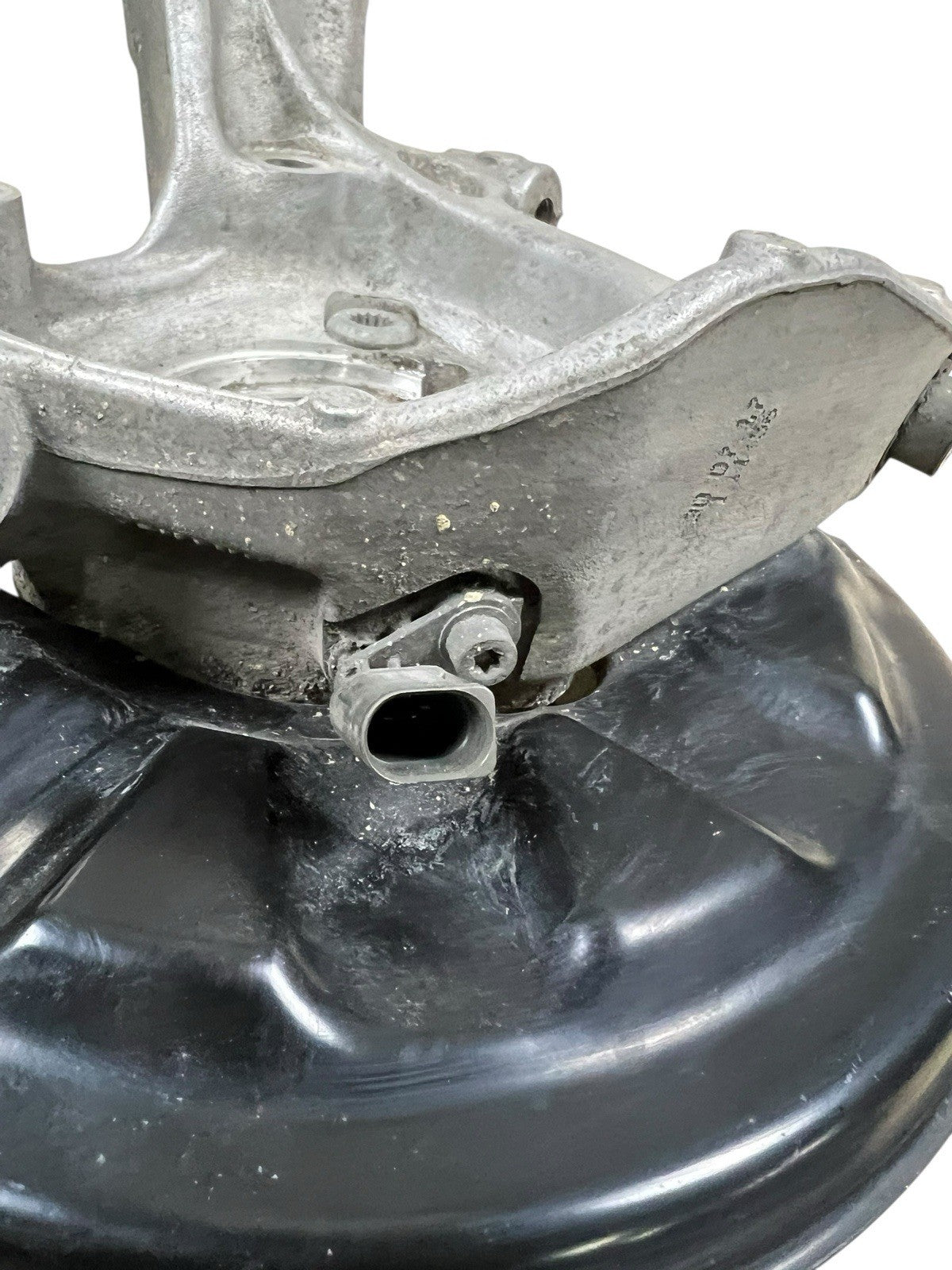 2015-2020 Audi Volkswagen A3 S3 Golf Rear Spindle Knuckle Hub LH Side 5Q0505435J
