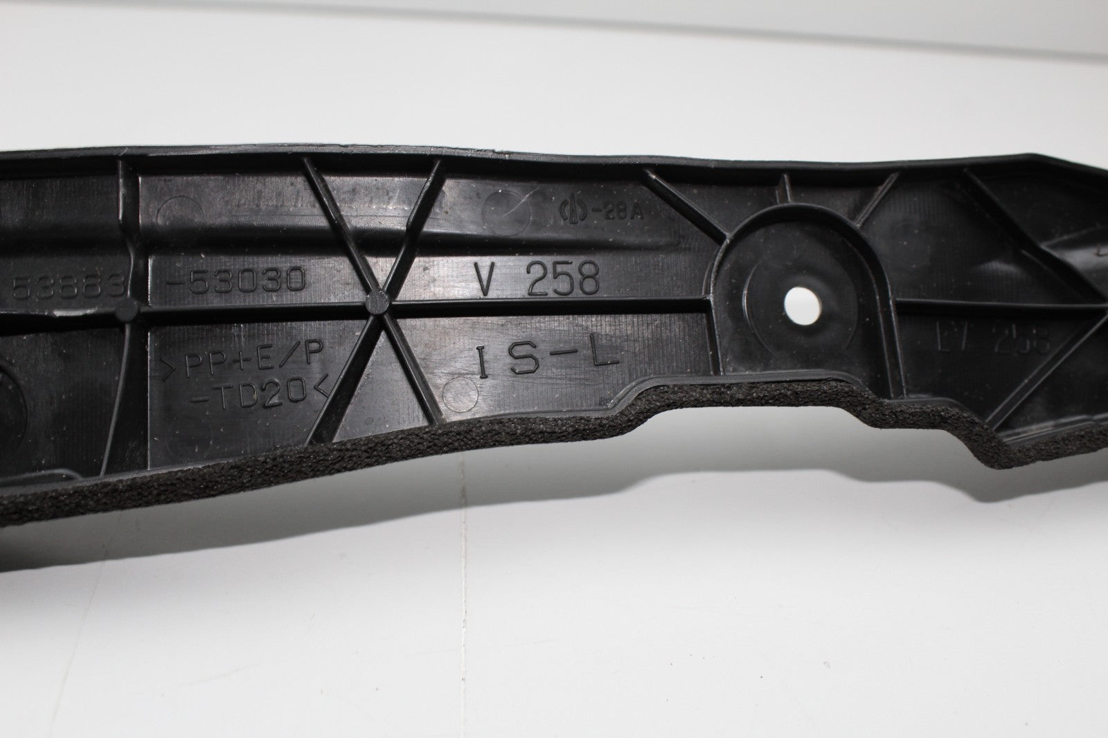 2015 DODGE CHALLANGER LEFT SIDE BUMPER BRACKET OEM 
