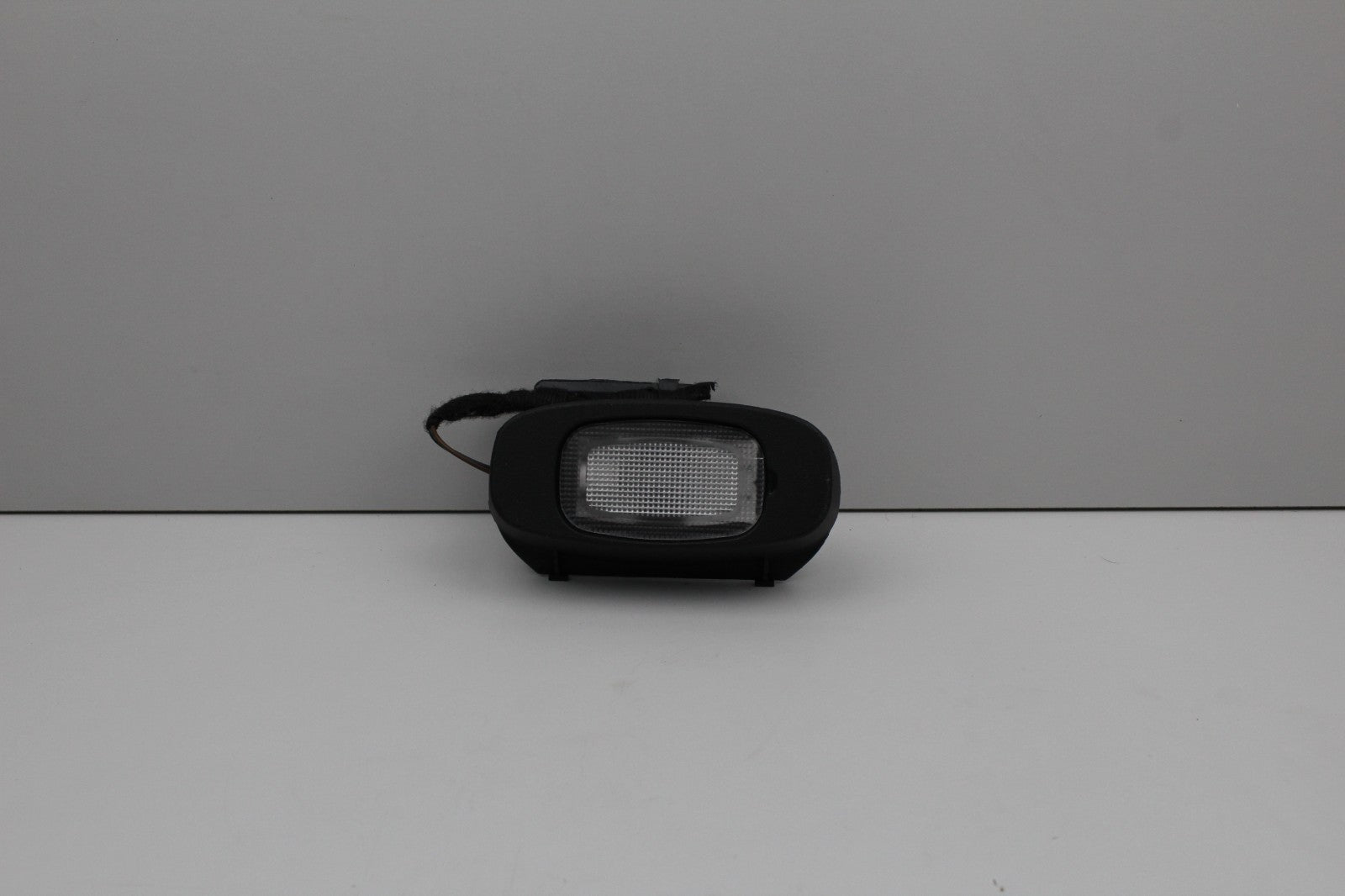 2010-16 MERCEDES E350 FRONT RIGHT INTERIORDOME LIGHT OEM A2129140010