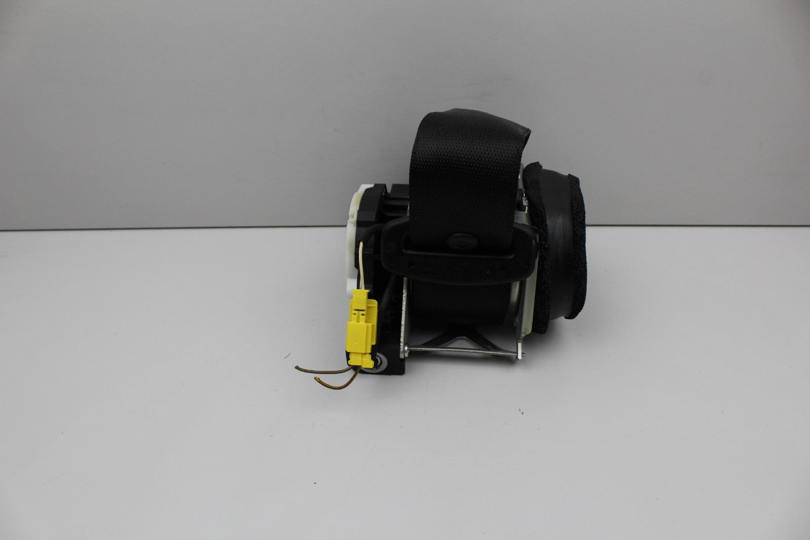 10-16 Mercedes-Benz W212 E350 Rear Right Passenger Side Seatbelt Retractor OEM