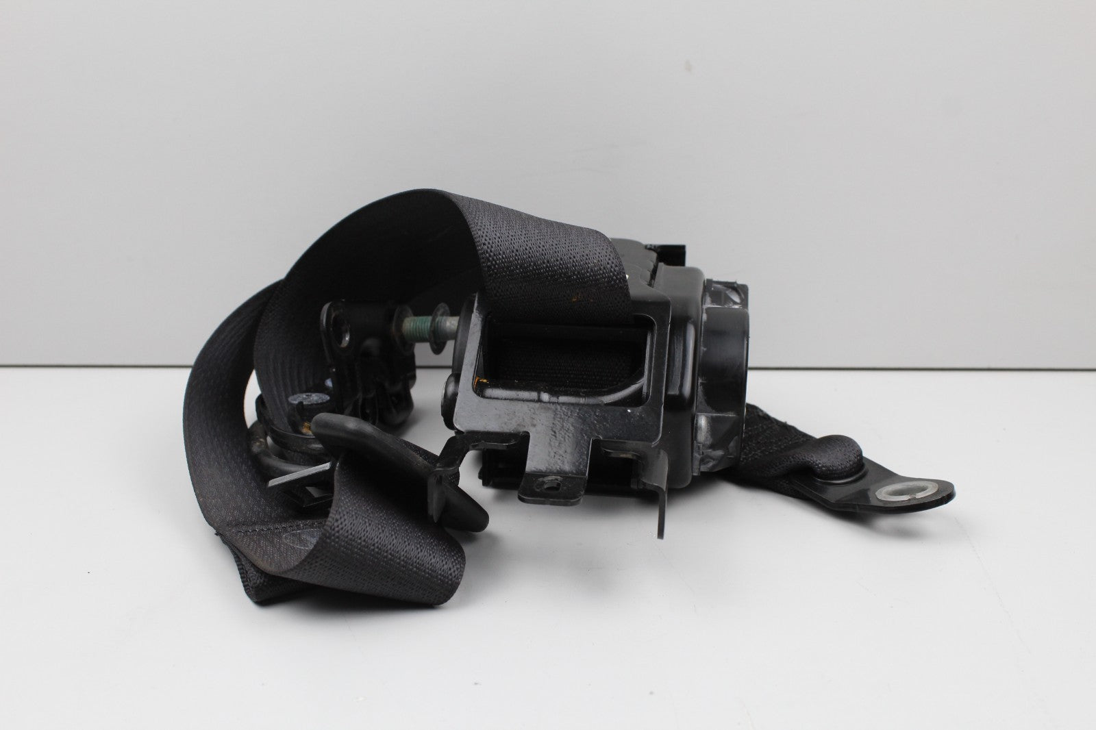 2015-23 DODGE CHALLENGER FRONT RIGHT PASSENGER SIDE SEAT BELT OEM 6238344