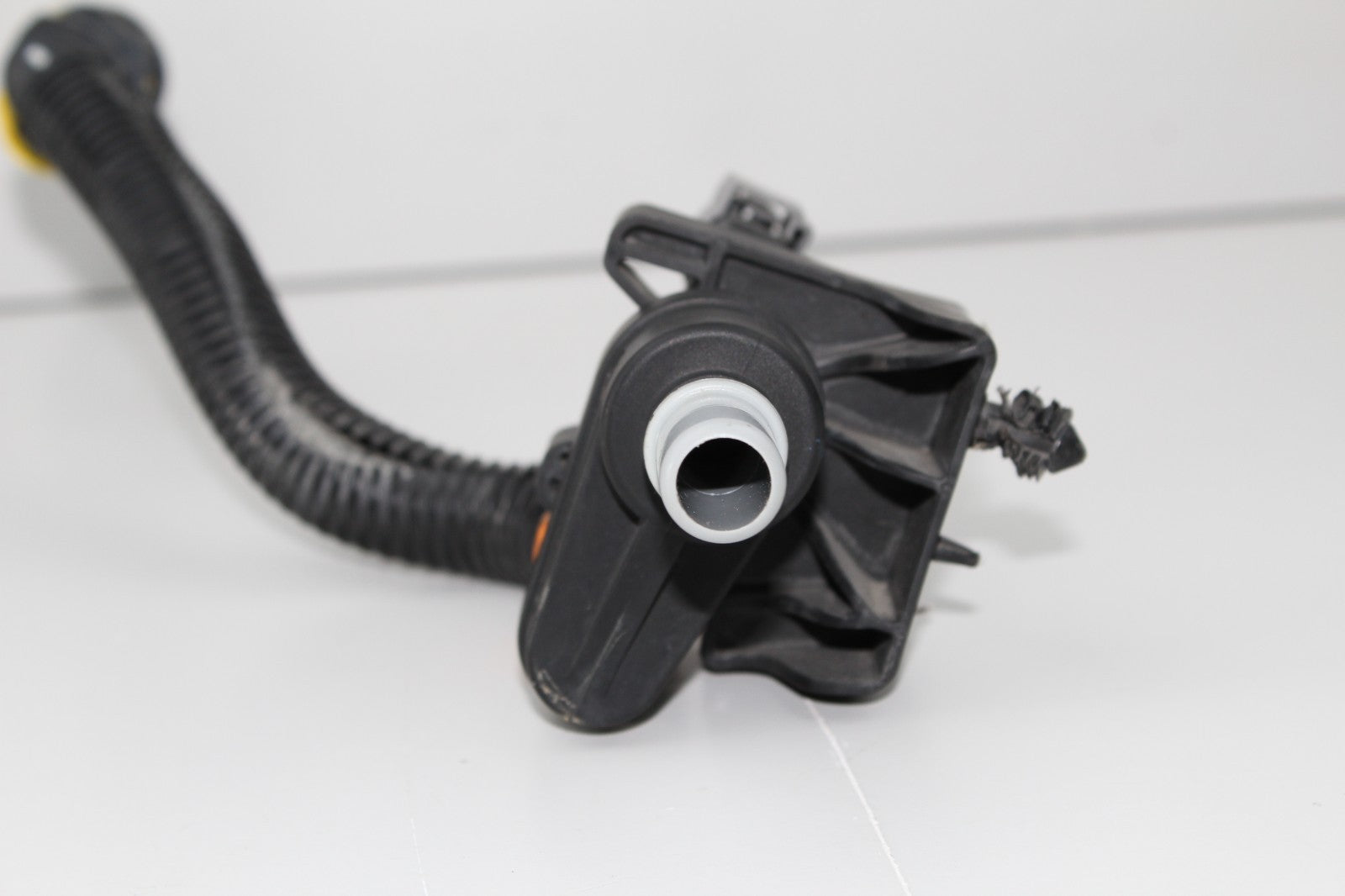 2917-2020 LINCOLN MKZ FUEL VAPOR VALVE WITH HOSE OEM HG939D333
