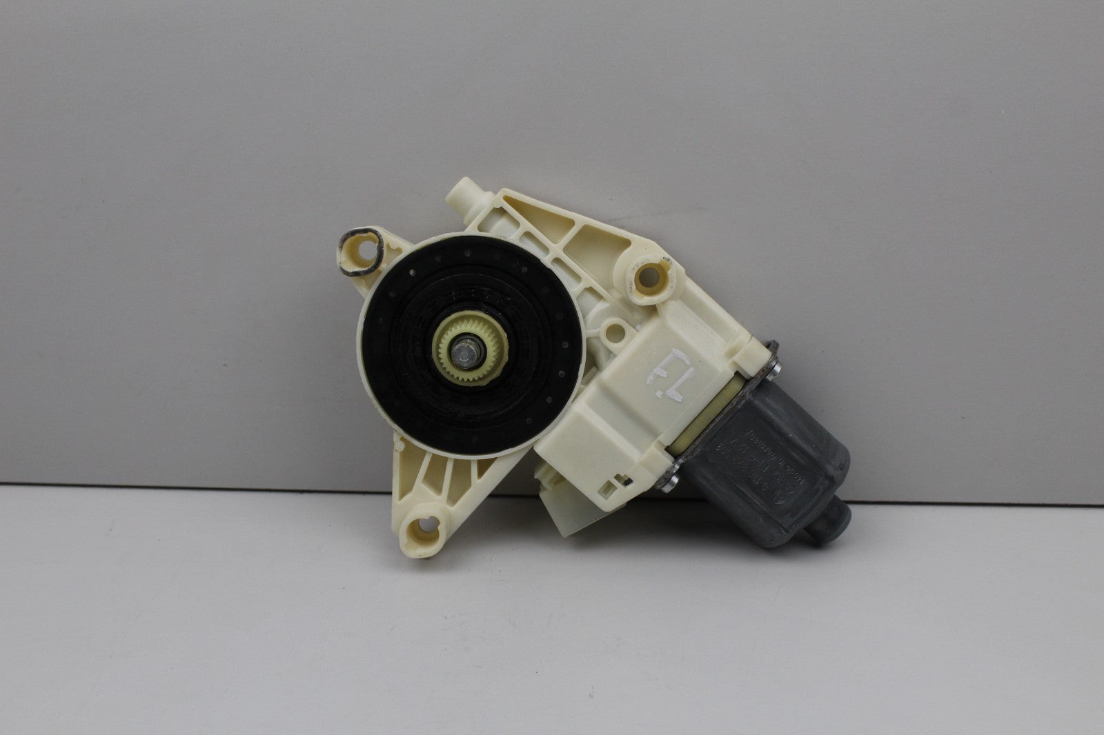 2010-14 MERCEDES E350 FRONT LEFT WINDOW REGULATOR MOTOR OEM A2048200132