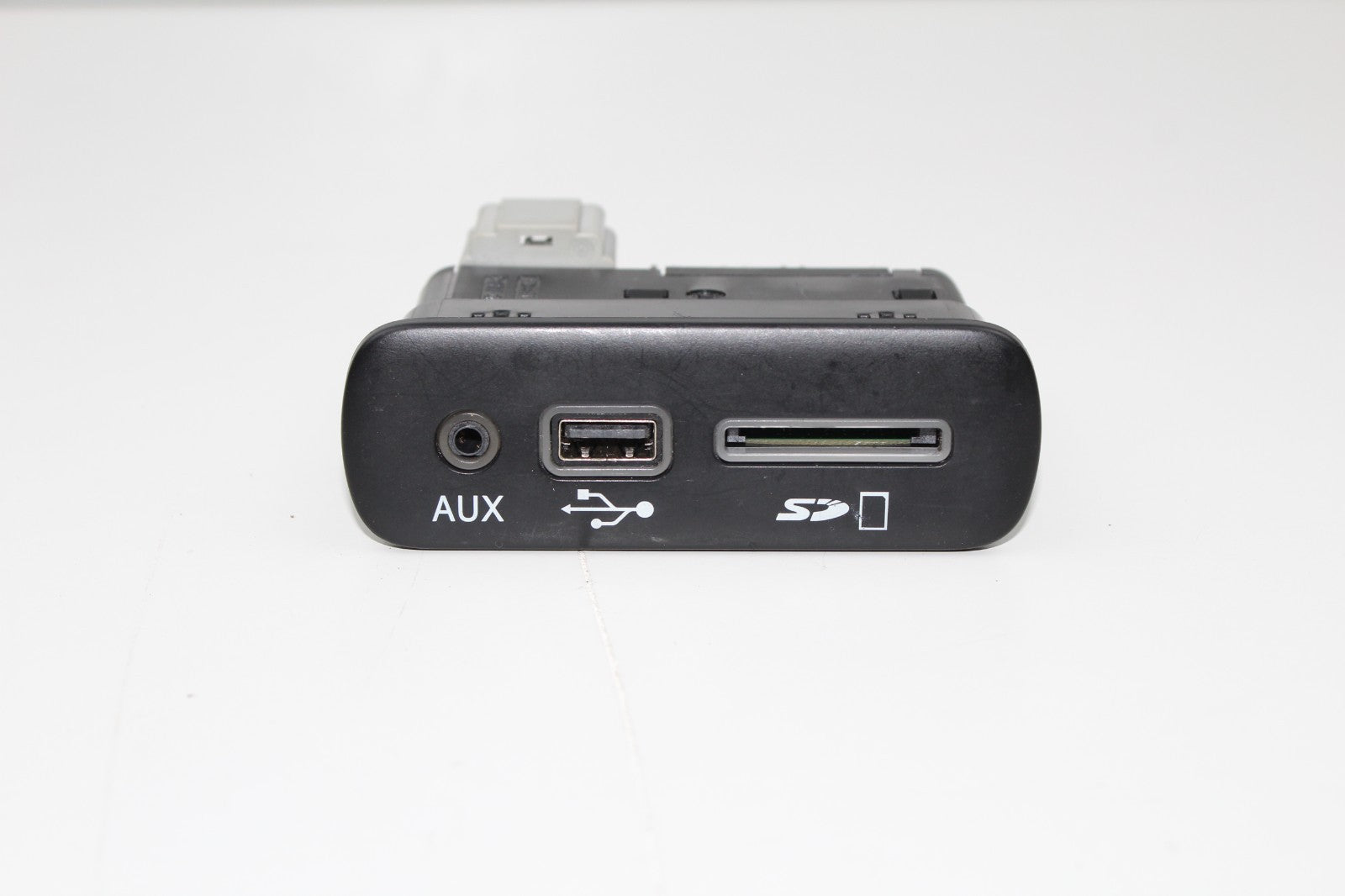 15-23 DODGE CHALLENGER CENTER CONSOL MEDIA HUB AXILIARY USB PORT OEM 68206384AC
