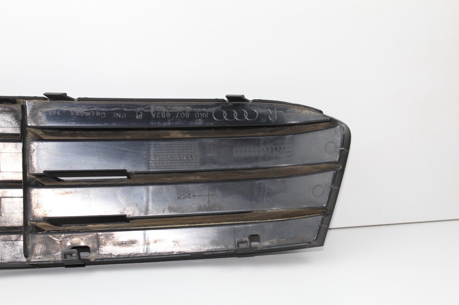 2009-12 AUDI A4 FRONT RIGHT FOG LIGHT GRILLE OEM 8K0807682A
