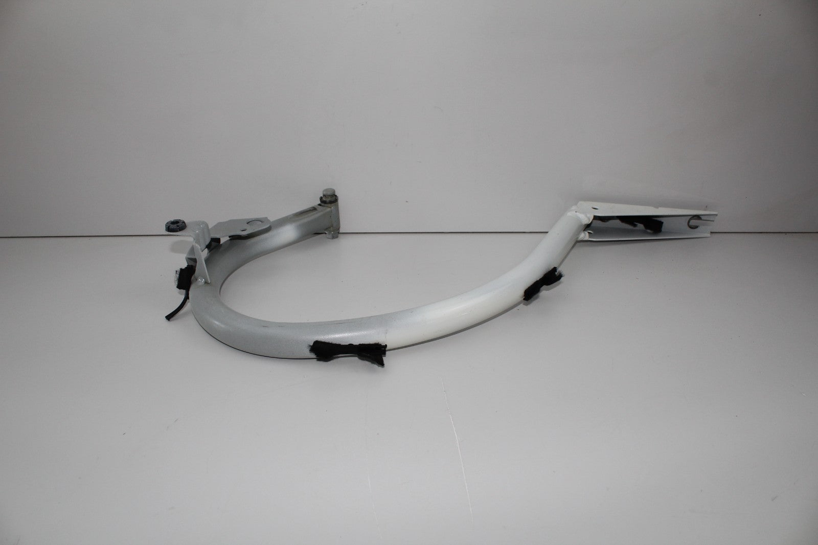 2012 MERCEDES E350 REAR LEFT TRUNK HINDLE OEM A2127500328