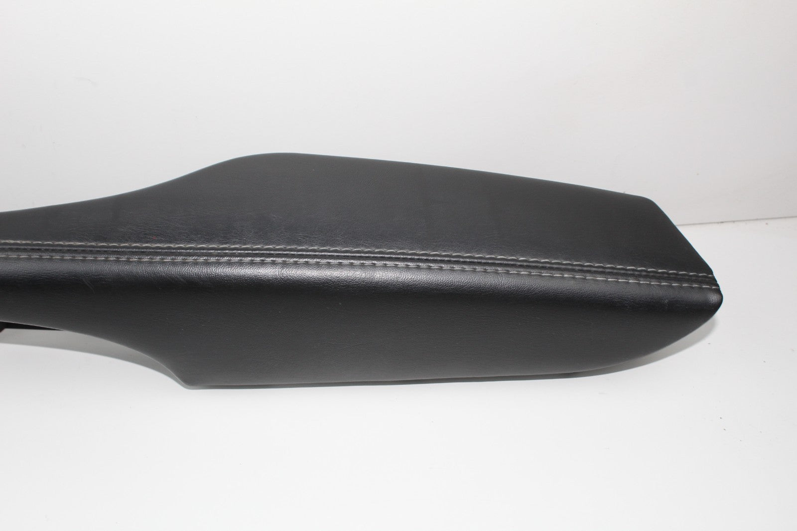2015 DODGE CHALLENGER DRIVER SIDE DOOR ARMREST HANDLE OEM