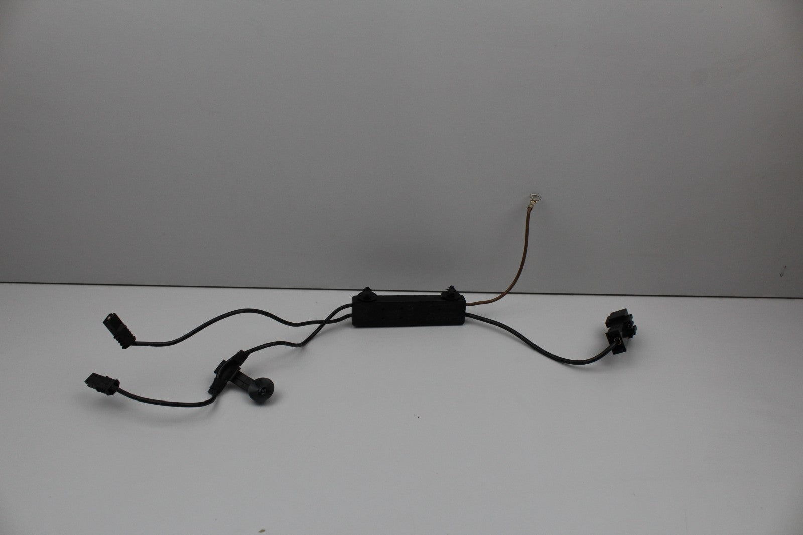 2010-16 MERCEDES E350 ANTENNA NOSIE FILTER MODULE OEM A2128704589