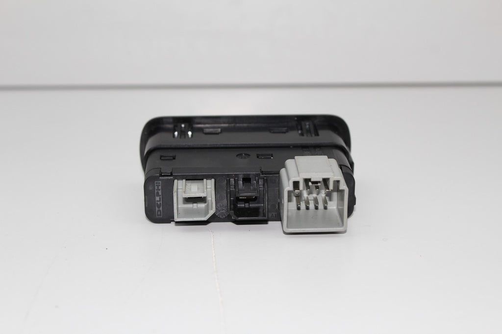 15-23 DODGE CHALLENGER CENTER CONSOL MEDIA HUB AXILIARY USB PORT OEM 68206384AC