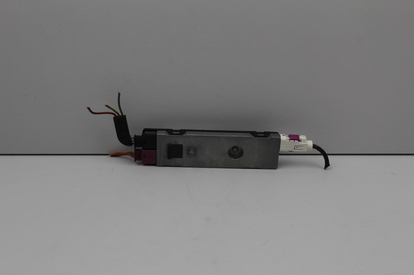 10-16 Mercedes E350 W212 OEM Antenna Amplifier Amp Module Radio OEM A2128703989