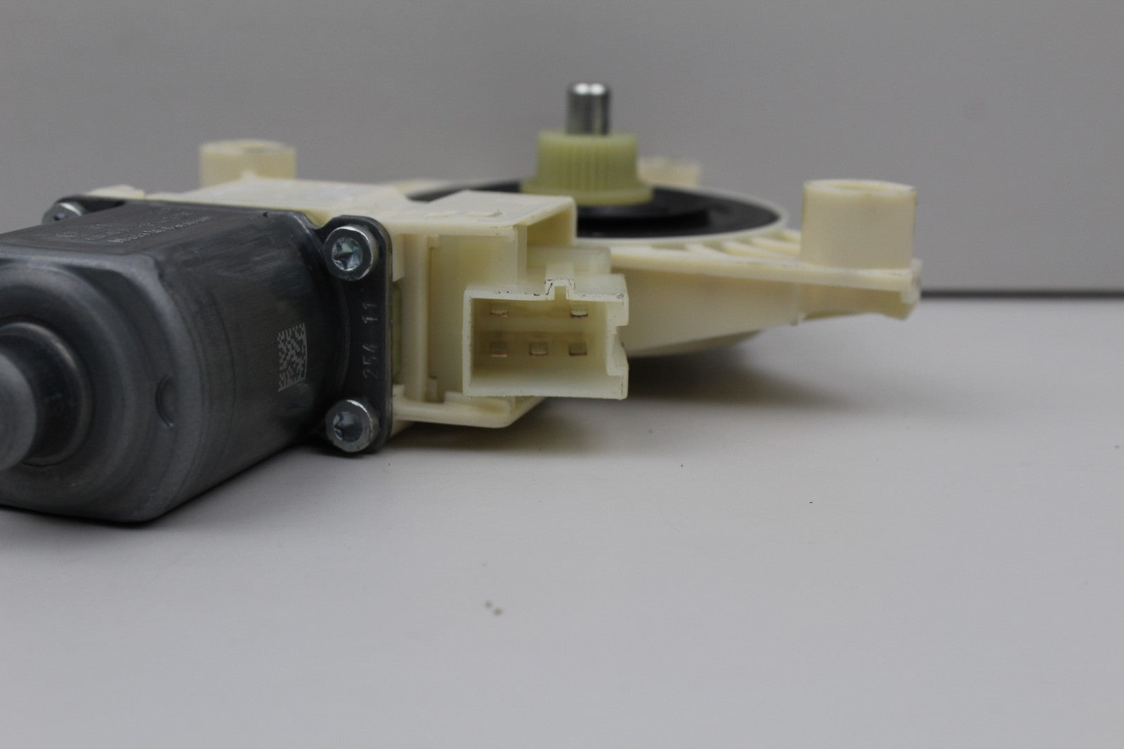 2008-16 MERCEDES E350 FRONT RIGHT WINDOW REGULATOR MOTOR OEM A2048200242